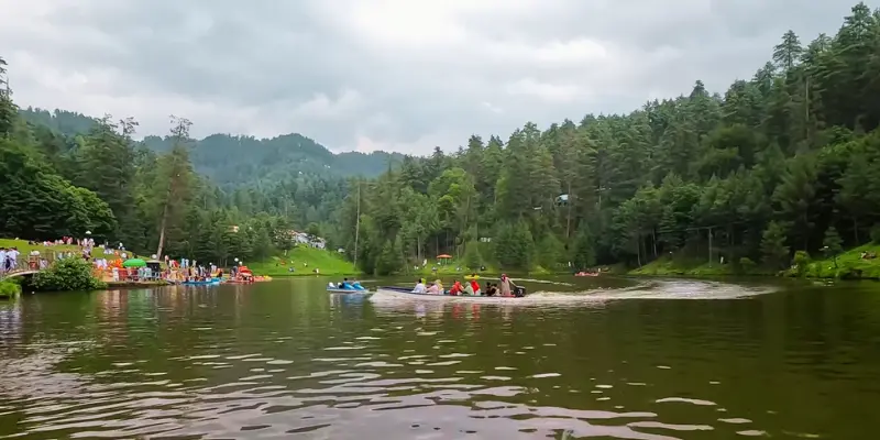Accommodation Options at banjosa lake