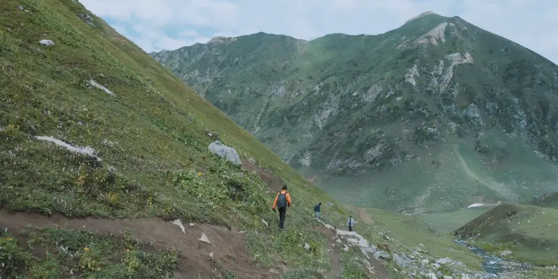 Hiking Path to Ratti GAli lake after base camp