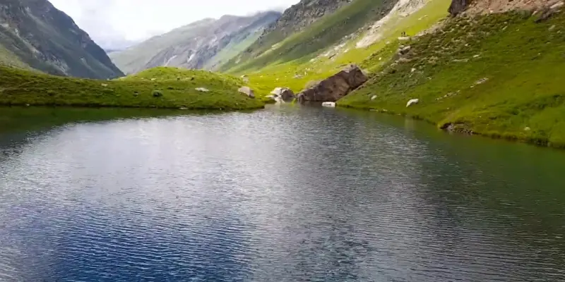calm water of shounter lake
